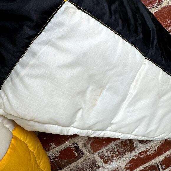 Vintage Pro Player Iowa Hawkeyes Jacket Size XL Yellow Black Puffer Zip Up NCAA - Picture 13 of 13